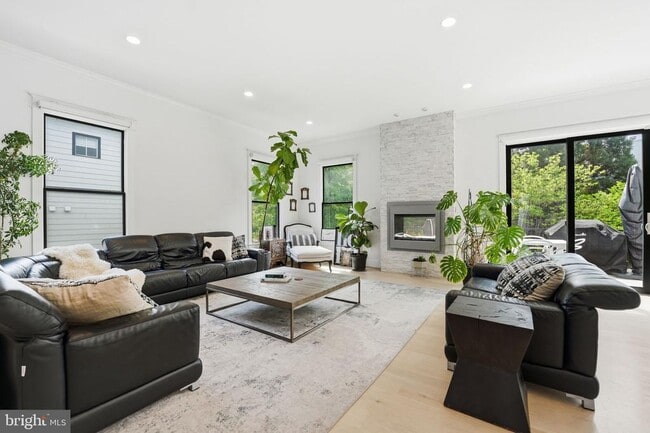 Building Photo - 2504 12th St N