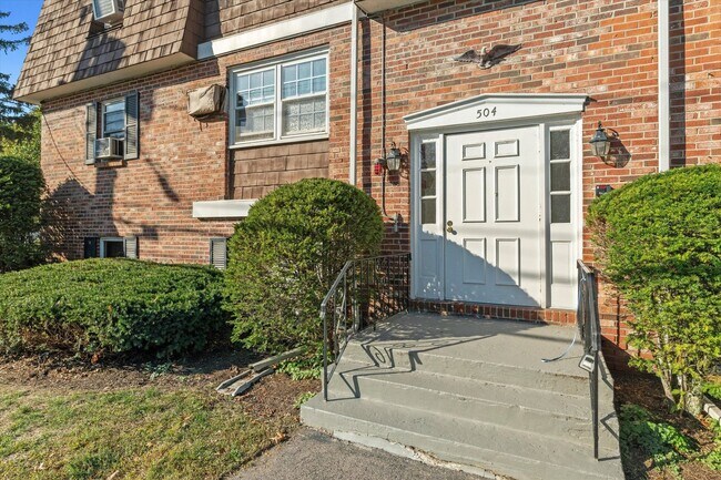 Primary Photo - 504 River Rd