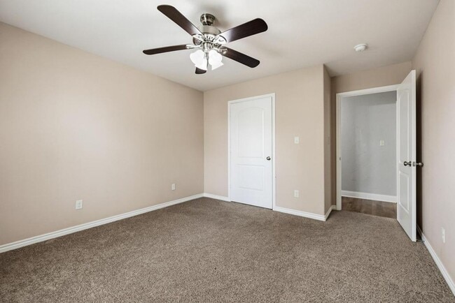 Building Photo - Step into comfort and modern convenience with this charming 3-bedroom, 2-bathroom home in Sherman...