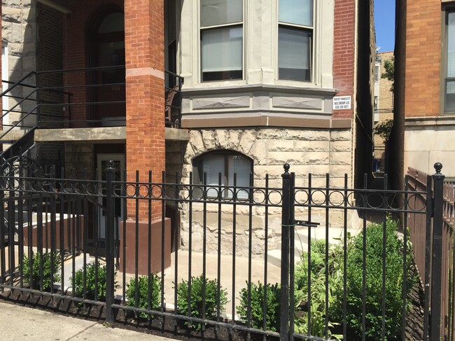 Building Photo - 906 Addison W St