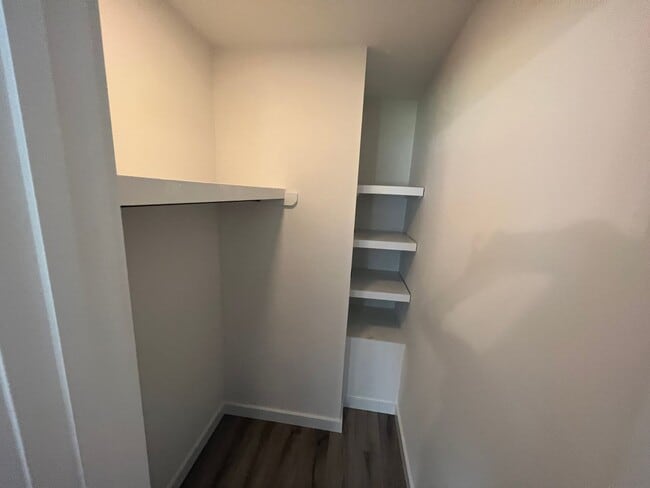 Building Photo - Remodeled 3 bedroom/2 bathroom home with d...