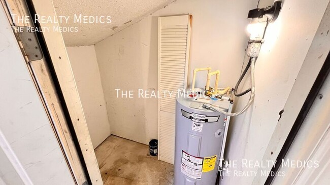 Building Photo - 12347 Antonio Cir