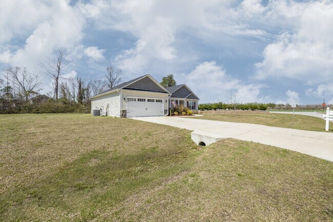 Building Photo - 100 Stony Brk Wy