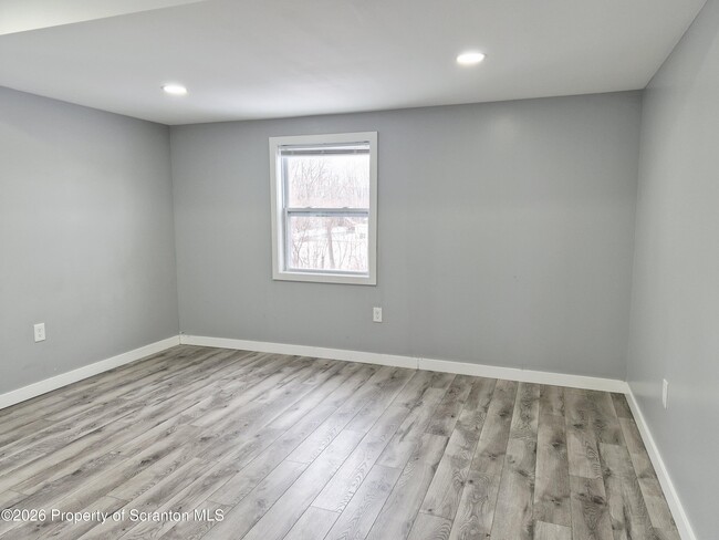 Building Photo - 124 Willow St