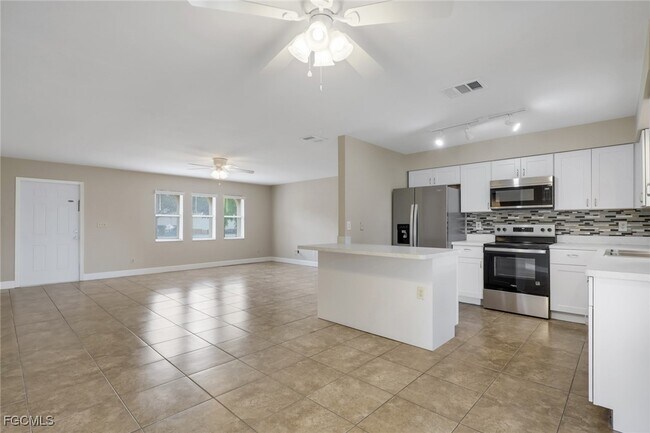 Building Photo - 1625 SE 21st Ln