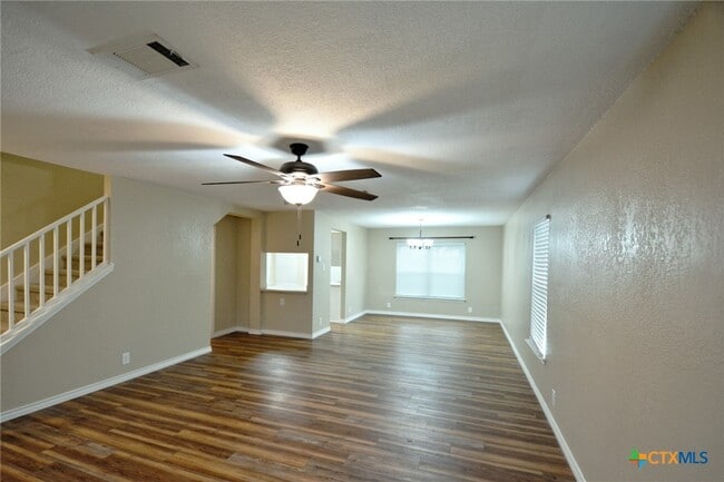 Building Photo - 744 Pinehurst Dr