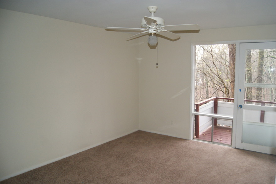Building Photo - 7531 Spring Lake Dr