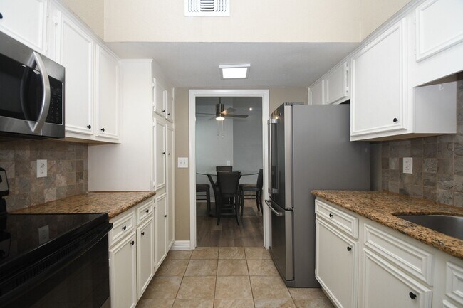 Building Photo - 9809 Richmond Ave.