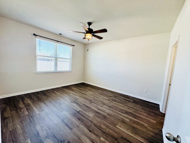 Building Photo - 1805 Castlebay Dr