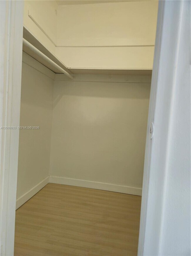 Building Photo - 514 SW 2nd Ave