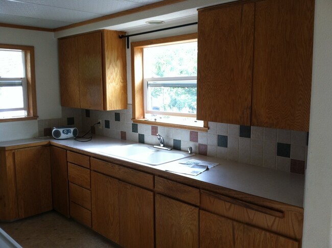 kitchen - 3218 SE 59th Avenue