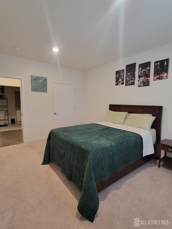 Building Photo - 231 Lorhan Dr