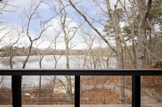 Building Photo - 15 Lake View Ct