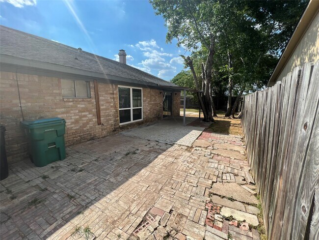 Building Photo - 6630 Trigate Dr