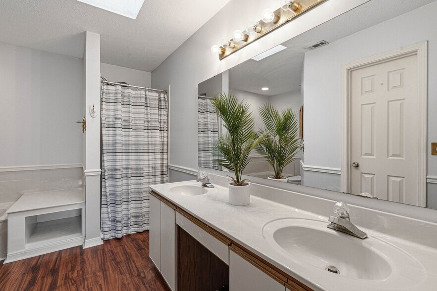 Building Photo - 2187 Calle De Castelar