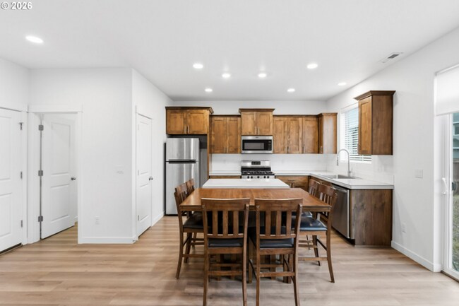 Building Photo - Stunning 3 Bedroom with Bonus Room | Solar Panels, Stainless Steel Appliances & Fenced Backyard