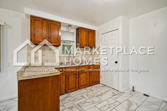 Building Photo - 18445 Teppert St