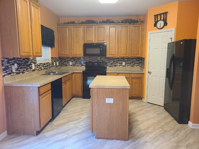 Building Photo - 107 Queensberry Ct