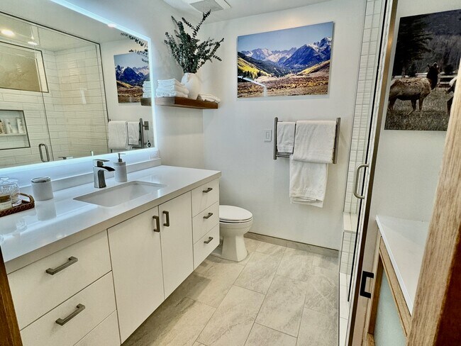 Building Photo - 910 W Hallam St