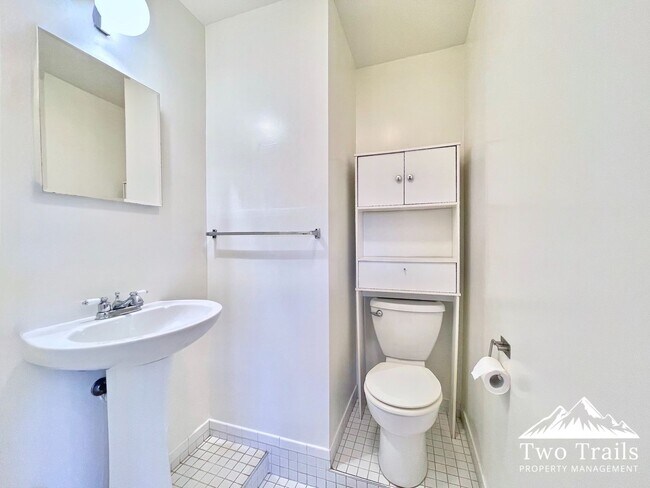 Building Photo - CHARMING 2/1.5 NEAR DOWNTOWN - WALKING DISTANCE TO PARDEE