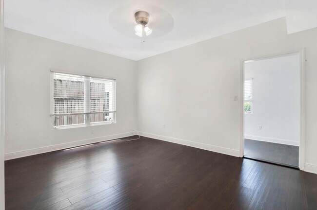 Building Photo - 518 Biscayne Dr