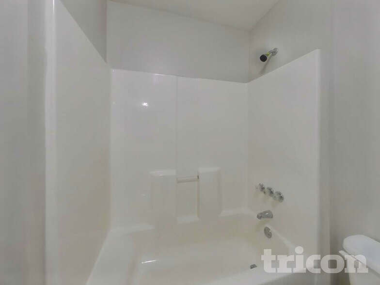 Building Photo - 1401 Lancaster Ct