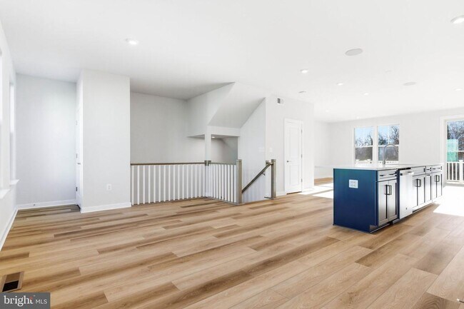 Building Photo - 1017 Venifena Terrace SE