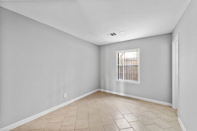 Building Photo - 1 br, 1 bath Duplex - 230 West 27th Street 2