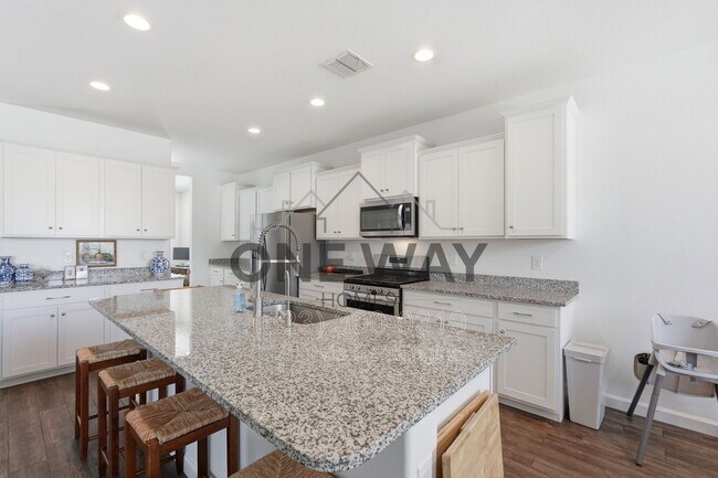 Building Photo - 30558 W Clarendon Ave