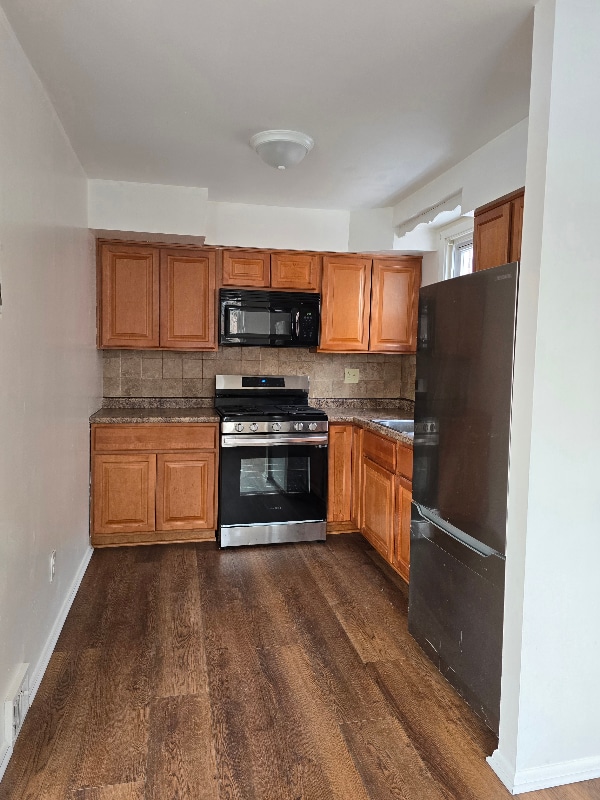 Building Photo - 222 Lockart Terrace