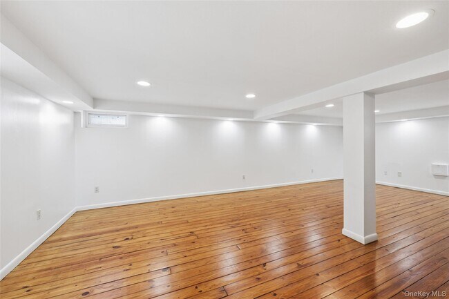 Building Photo - 31 Evelyn Ln