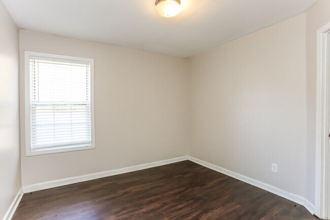 Building Photo - 3105 Brookfield Dr SW