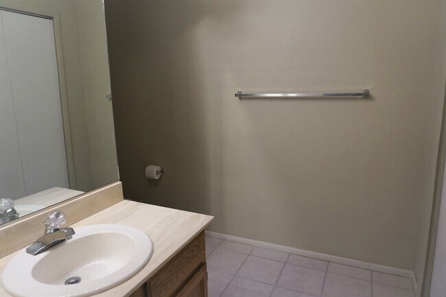 Building Photo - Corner Unit with large patio