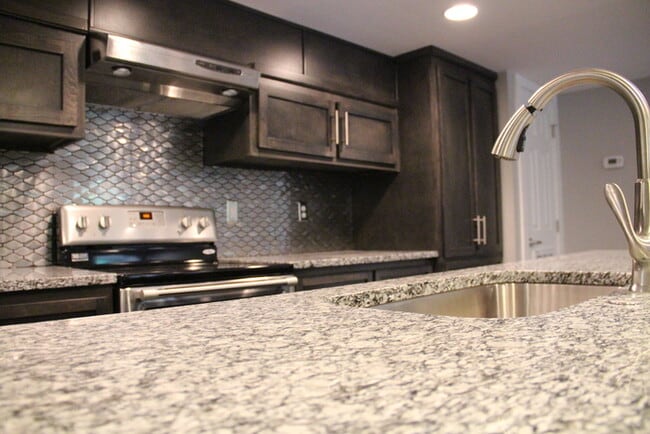 Building Photo - 2 Bed / 1 Bath Near Crieve Hall - McMurray...