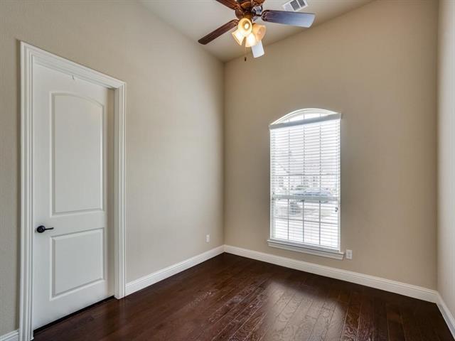 Building Photo - 716 Sandbox Dr