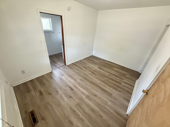 Building Photo - JAK Duplex