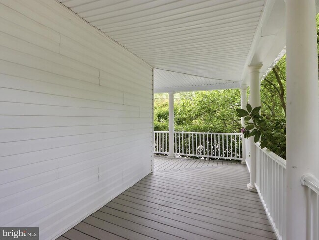 Building Photo - 6008 Clearspring Rd