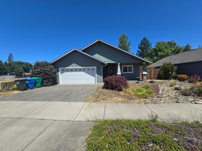 3 bed 2 bath Home for Rent in Grants Pass - 3 bed 2 bath  Home for Rent in Grants Pass