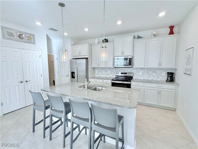 Primary Photo - 3029 Royal Gardens Ave