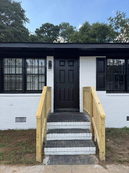 Building Photo - 203 Jasper St