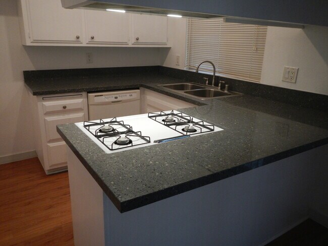 Building Photo - 130 Delano St