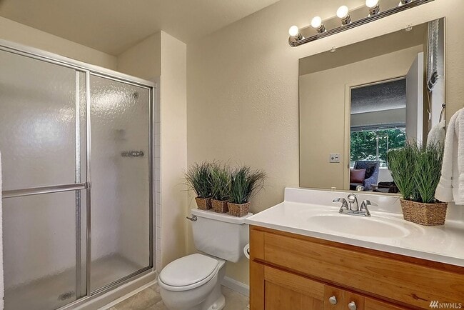 Building Photo - Great Lake Sammamish condo