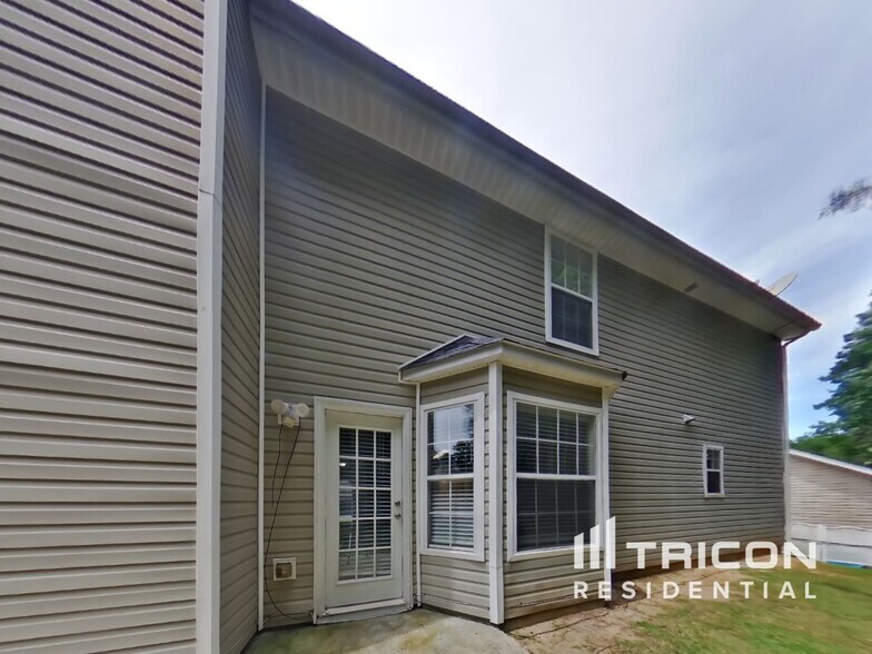 Building Photo - 5587 Sapphire Cir