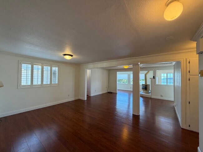 Building Photo - 2814 Mission Beach Heights Rd