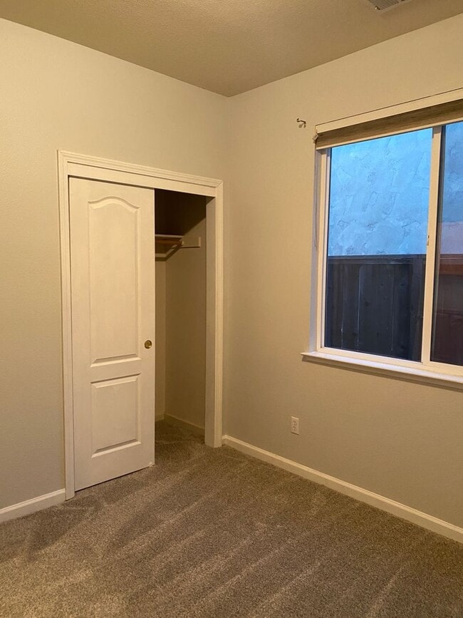 Building Photo - Great Turlock Location