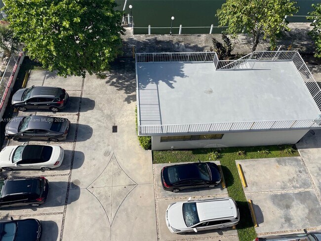 Building Photo - 130 S Shore Dr