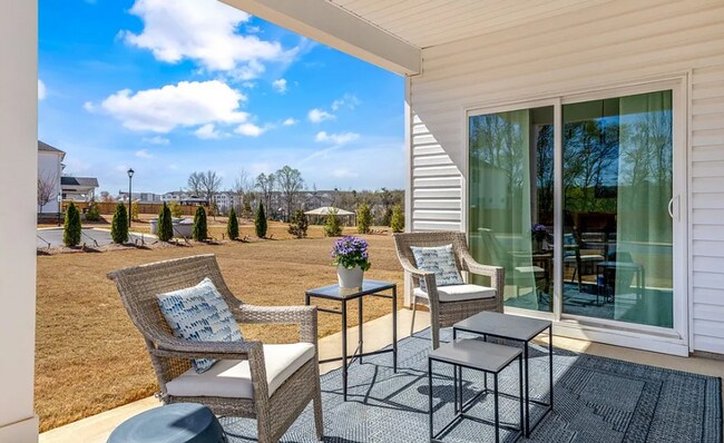 Building Photo - Modern 3 Bedroom Home Available October 1s...