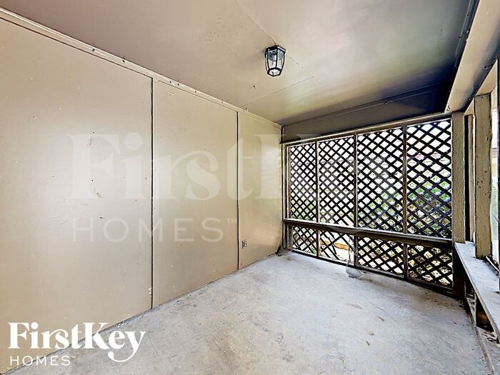Building Photo - 8213 Meadowbrook Dr