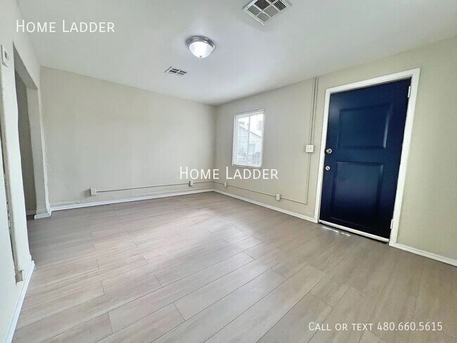 Building Photo - 927 S 35th Ave