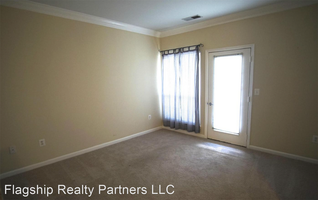 Building Photo - 1 br, 1 bath House - 4870 Einsenhower Ave ...